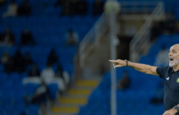 رقم مميز ينتظر مدرب النصر السعودي في مباراة الهلال