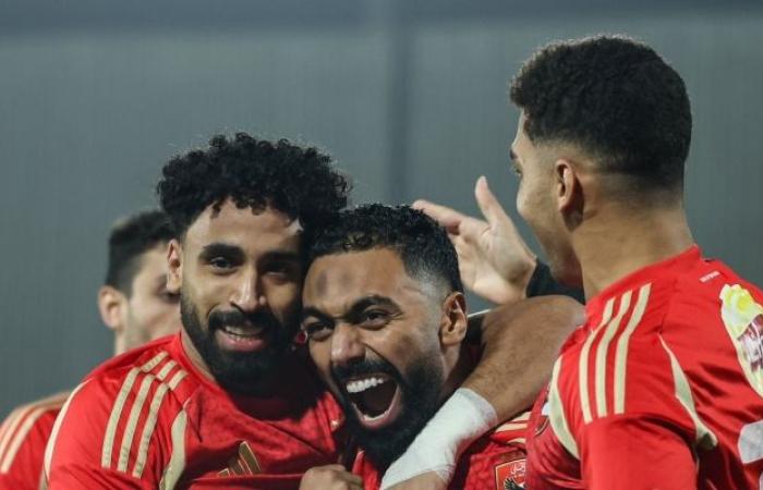 الأهلي يكتسح سيراميكا ويتصدر الدوري المصري من الجولة الأولى