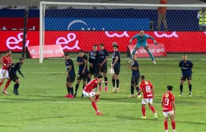 الدوري المصري.. الأهلي يضرب سيراميكا كليوباترا بهدفين مقابل هدف في الشوط الأول