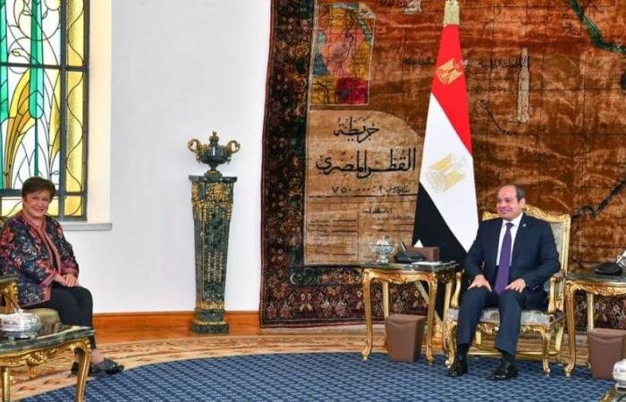 السيسي: أولوية الدولة تخفيف الضغوط والأعباء عن المواطنين