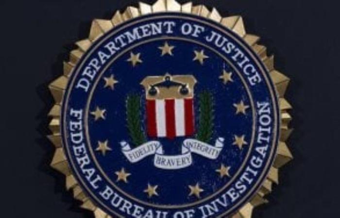 في الانتخابات الأمريكية .. FBI يحذر من فيديوهات مفبركة باسمه تحذر من هجمات على مراكز الاقتراع