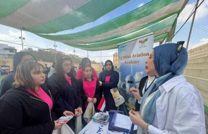 الأكاديمية المصرية لعلوم الطيران تشارك في معرض الجامعات بمدرسة  مايستري الدولية