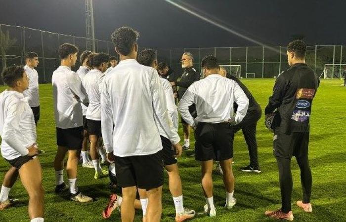 ميكالى يطالب لاعبي منتخب الشباب بالتركيز فى لقاء ليبيا