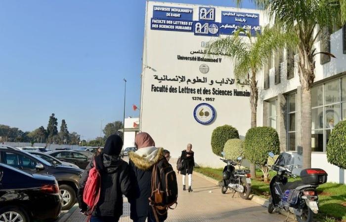 الطلبة يترقبون صرف المنحة .. "المكتب الجامعي" يوضح أسباب التأخر