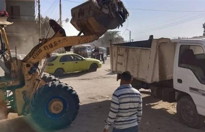 رفع نقاط تجمع القمامة والمخلفات الصلبة بمركز سمالوط في المنيا