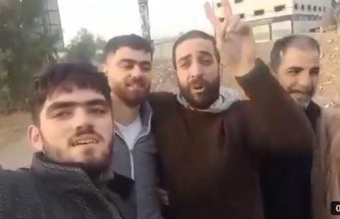 من بينهم محكوم عليهم بالإعدام وأطفال.. فيديو يوثق لحظة تحرير السجناء بسوريا