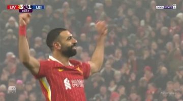 محمد صلاح يقود ليفربول لإحكام قبضته على قمة الدوري الإنجليزي بثلاثية في ليستر