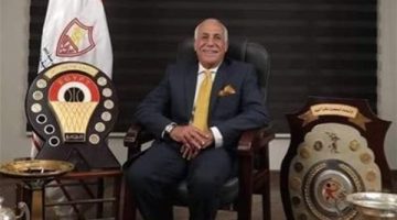 حسين لبيب يعقد جلسة مع لاعبي طائرة الزمالك قبل السفر إلى قطر