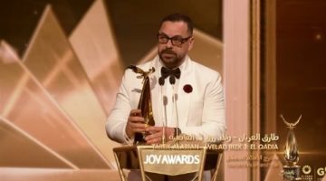 طارق العريان يفوز بجائزة مخرج الأفلام المفضل في حفل Joy Awards (صور)