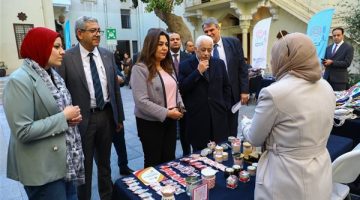 وزيرة التنمية المحلية تفتتح معرض “أيادي مصر” بمقر الجامعة الأمريكية بالتحرير