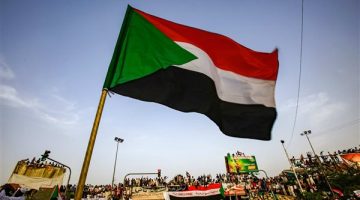 رئيس مفوضية الاتحاد الأفريقي يدعو إلى وقف إطلاق النار فورا ودون شروط بالسودان