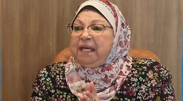 “الدين مش سبوبة”.. سعاد صالح توجه رسالة قوية لإعلامي بعد إنكاره عذاب القبر