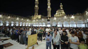 الجامع الأزهر يواصل استقبال رواده من مصر والعالم لأداء صلاتي العشاء والتراويح