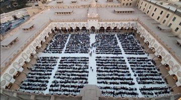 “مائدةٌ عالميةٌ”.. الأزهر يحتضن آلاف الوافدين في أول أيام رمضان بـ3 آلاف وجبة إفطار