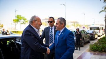 خالد عباس يستقبل الملك أحمد فؤاد الثاني وأسرته خلال زيارتهم إلى العاصمة الإدارية الجديدة