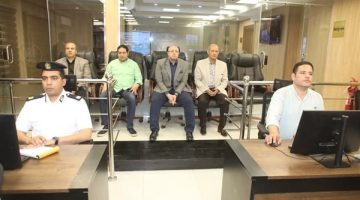 محافظ بني سويف يتابع التعامل مع تداعيات عدم الاستقرار الجوي من مركز السيطرة