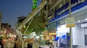 صيانة وتركيب كشافات جديدة بشارع الهلالي بحي شرق