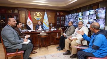 محافظ كفرالشيخ يناقش عددا من الشكاوى في اللقاء الأسبوعي بالمواطنين