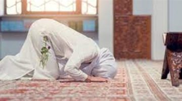 تفسير حلم الصلاة عكس القبلة 2025