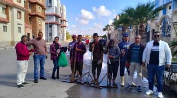 محافظة دمياط تنشر البهجة بين العمال وتُهديهم باقات ورد وهدايا