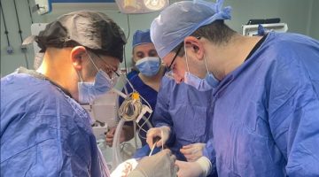 فريق طبي مصري ينجح في ترميم فك مريض روسي باستخدام المنظار والميكروسكوب