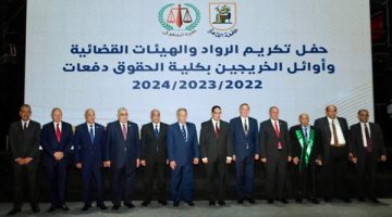 تكريم رئيس هيئة النيابة الإدارية خلال احتفالية كلية الحقوق بجامعة القاهرة