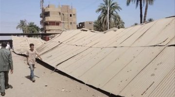 بلودرين وونش.. استخراج 30 سيارة من السيارات المتضررة في انهيار سقف موقف بقنا