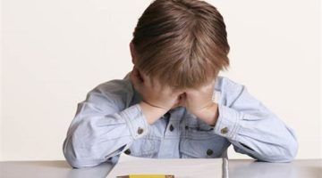 أبناؤنا يتعرضون لانهيار قيمي ممنهج عبر مشاهد مبتذلة يومية