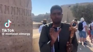 مصري يبهر السائحين بسبب لغته الفرنسية وإتقانه لها فى شرح آثار وعظمة أم الدنيا