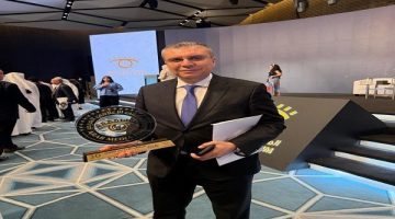 الملتقى الإعلامي العربي بالكويت يكرم رئيس إذاعات وتليفزيونات التعاون الإسلامي