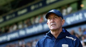 هل يغامر الزمالك بضم مدرب تورّط في خداع نادٍ إنجليزي؟
