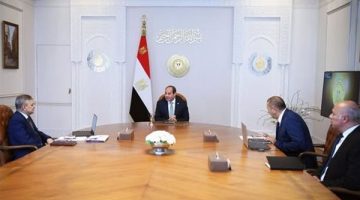 الرئيس السيسي يجتمع مع رئيس هيئة قناة السويس