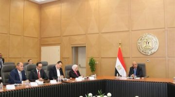 وزير الكهرباء يتابع مشروعات دعم الشبكة القومية وإضافة قدرات توليدية من الطاقات المتجددة.. تفاصيل