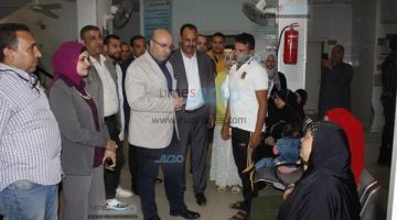 خلال زيارته لوحدة دشطوط الصحية.. محافظ بني سويف يستمع لمطالب المواطنين