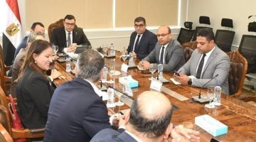 وزير الإسكان يلتقي ممثل شركة The Bench العالمية لبحث التعاون المشترك