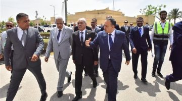 محافظ أسيوط يشهد تدريب 370 شابًا على الوظائف الرقمية الحديثة