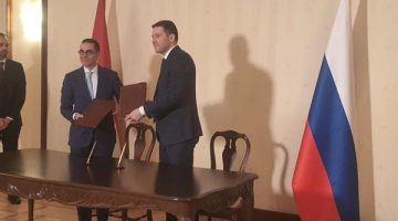 وزير الاستثمار ووزير الصناعة الروسي يوقعان بروتوكولا للتعاون التجاري والاقتصادي