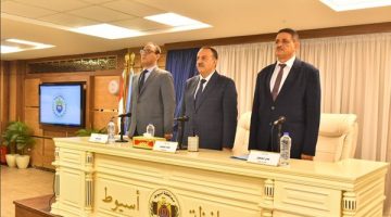 محافظ أسيوط يترأس اجتماع المجلس التنفيذي ويوجه بمتابعة نسب تنفيذ المشروعات