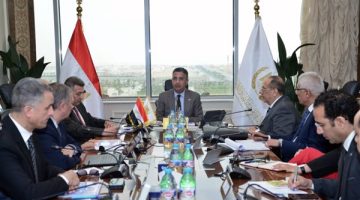 وزير التموين يبحث آليات تعزيز المعروض من السلع والمنتجات بالأسواق المحلية