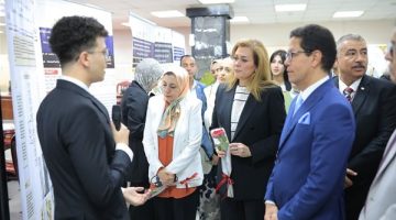 رئيس جامعة بنها يفتتح معرض للمشروعات الطلابية فى مجال العلوم التطبيقية