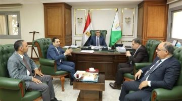 محافظ الجيزة يلتقى أعضاء اللجنة العليا لتراخيص المحال