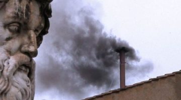 تصاعد الدخان الأسود في الفاتيكان للمرة الثانية.. ما الأمر؟