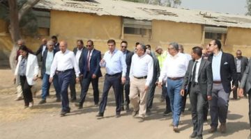 وزير الزراعة ومحافظ القاهرة يتفقدان محطة الزهراء للخيول العربية الأصيلة