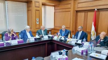 نائب وزير الإسكان يترأس اجتماعًا موسعًا لتحديث أكواد مياه الشرب والصرف