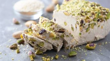 تمدك بالطاقة.. طريقة عمل الحلاوة الطحينية في المنزل السادة والمكسرات