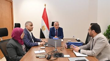 وزير الري يتابع موقف مشروع المسار الناقل لمياه الصرف الزراعي