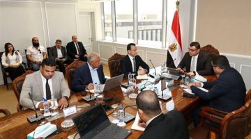 وزير الإسكان يعقد اجتماعا لمتابعة الموقف التنفيذي لـ”حدائق تلال الفسطاط”