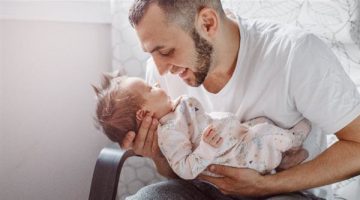 ساعدونا زي ياسين.. أب يستغيث بعد بتـ ــر يد ابنه الرضيع بسبب إهمال طبي