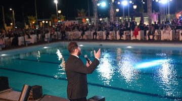 بالصور.. تامر حسني يتألق بحفل زفاف جماعي لـ 200 فتاة