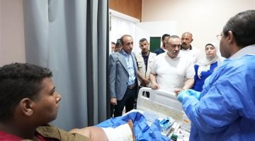 محافظ أسيوط يوجه بعلاج مواطن غير قادر على نفقته الخاصة بمستشفى المبرة